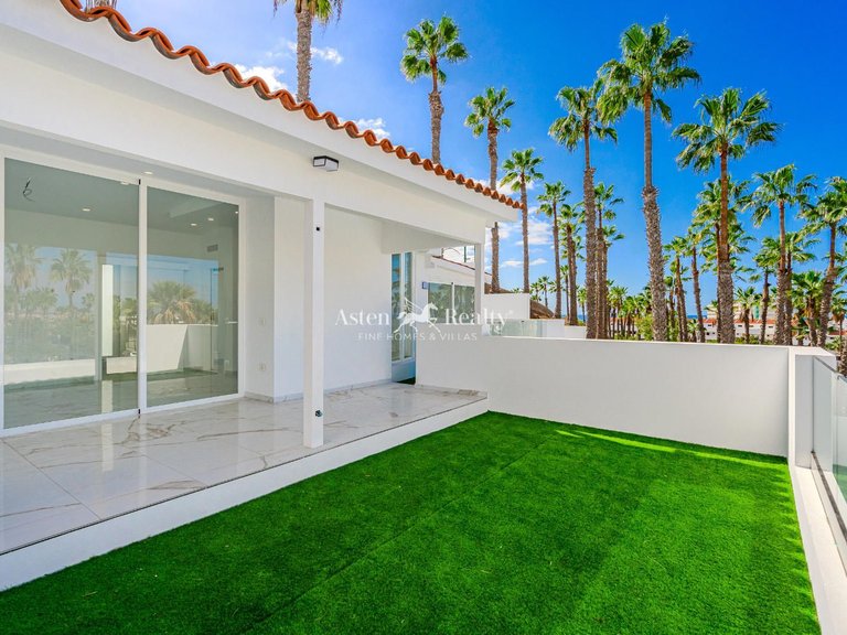 Villa for Sale in San Eugenio Alto, Tenerife 17