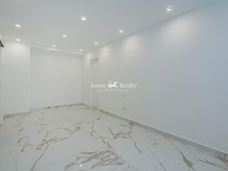 Villa for Sale in San Eugenio Alto, Tenerife 11