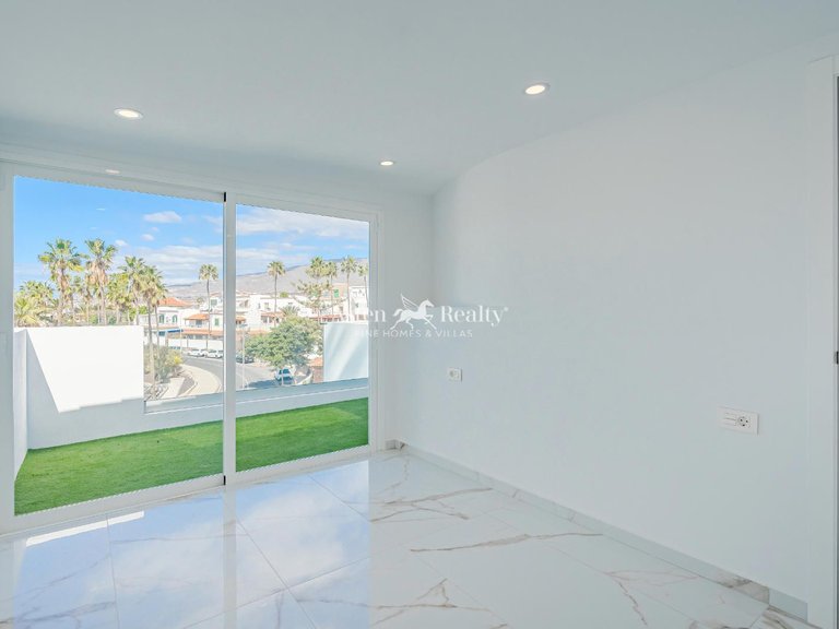 Villa for Sale in San Eugenio Alto, Tenerife 20