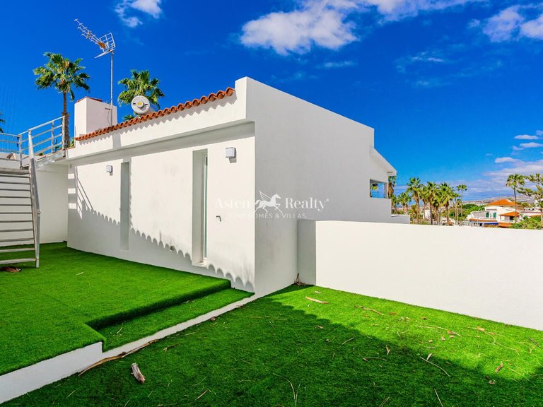 Villa for Sale in San Eugenio Alto, Tenerife 23