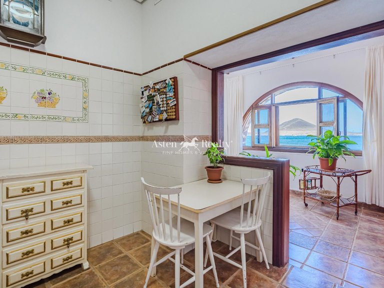 Villa for Sale in El Medano, Tenerife 7