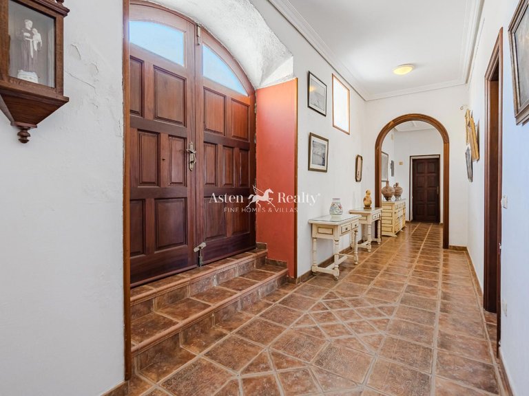 Villa for Sale in El Medano, Tenerife 11