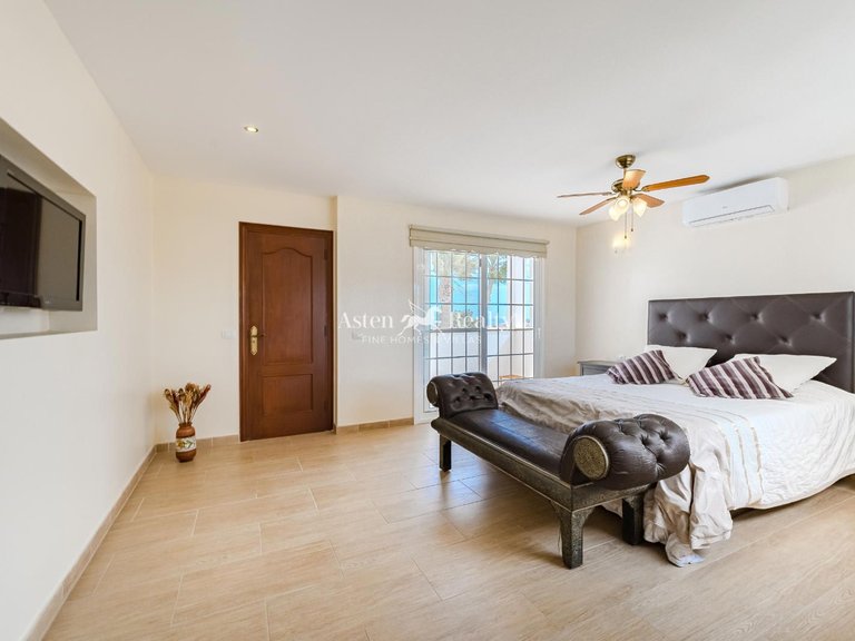 Villa for Sale in Golf Del Sur, Tenerife 4