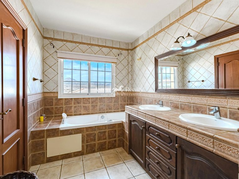 Villa for Sale in Golf Del Sur, Tenerife 8