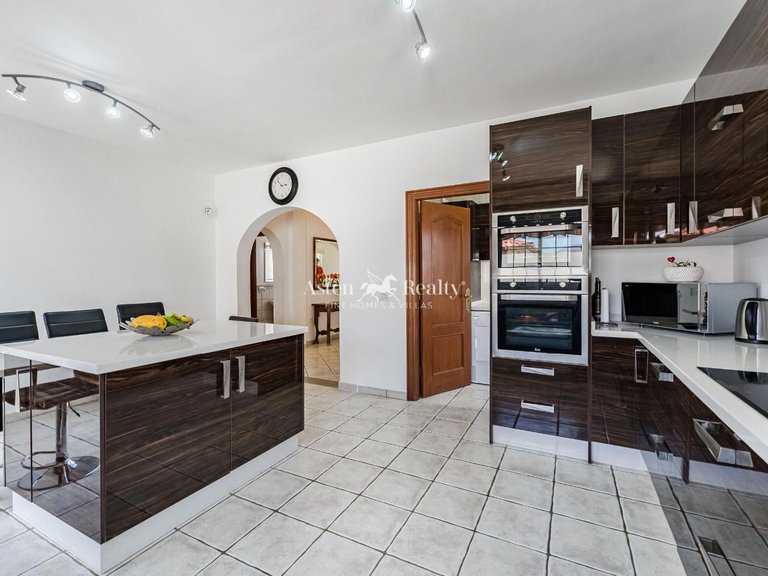Villa for Sale in Golf Del Sur, Tenerife 32