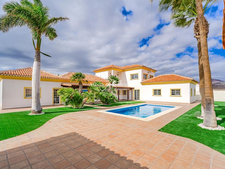 Villa for Sale in Golf Del Sur, Tenerife 35