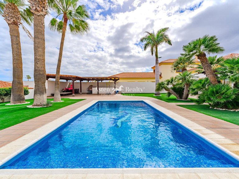Villa for Sale in Golf Del Sur, Tenerife 37