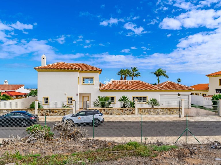 Villa for Sale in Golf Del Sur, Tenerife 40