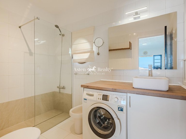 Apartment for Sale in Playa De Los Cristianos, Tenerife 4