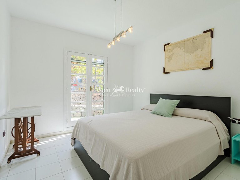 Apartment for Sale in Playa De Los Cristianos, Tenerife 2