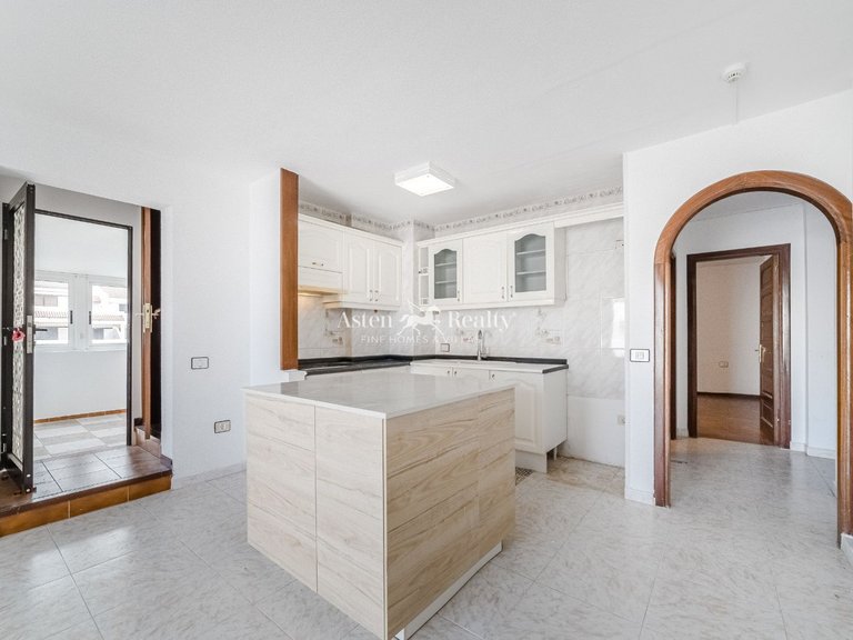 Penthouse for Sale in Playa De Los Cristianos, Tenerife 9