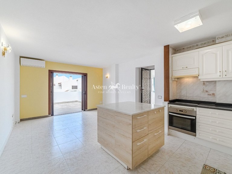 Penthouse for Sale in Playa De Los Cristianos, Tenerife 10