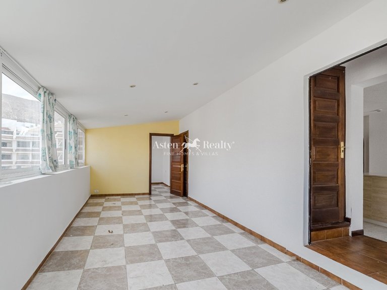 Penthouse for Sale in Playa De Los Cristianos, Tenerife 18