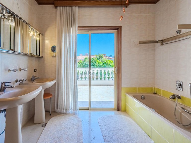 Villa for Sale in Chayofa, Tenerife 14