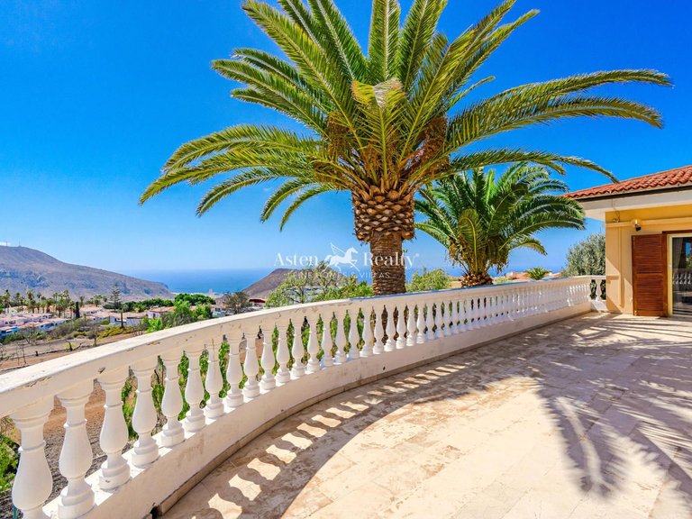 Villa for Sale in Chayofa, Tenerife 6
