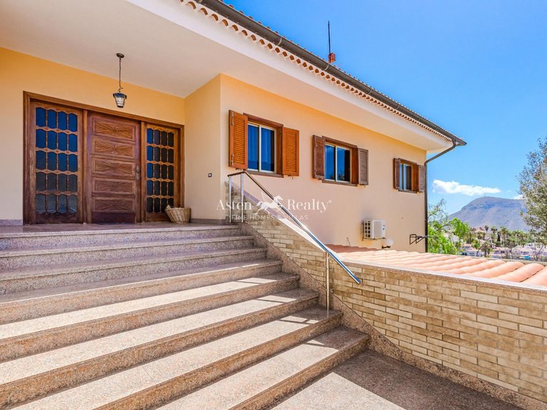 Villa for Sale in Chayofa, Tenerife 7