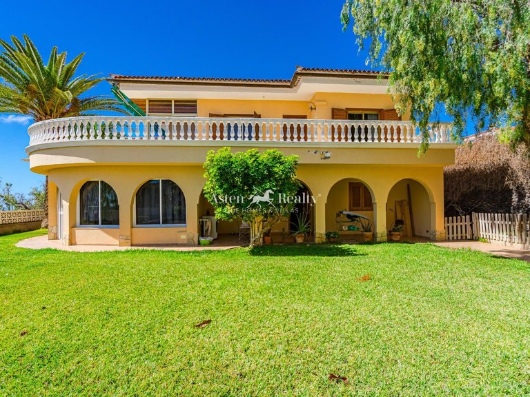 Villa for Sale in Chayofa, Tenerife 2