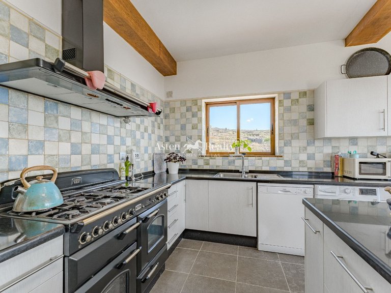 Villa for Sale in San Miguel, Tenerife 17