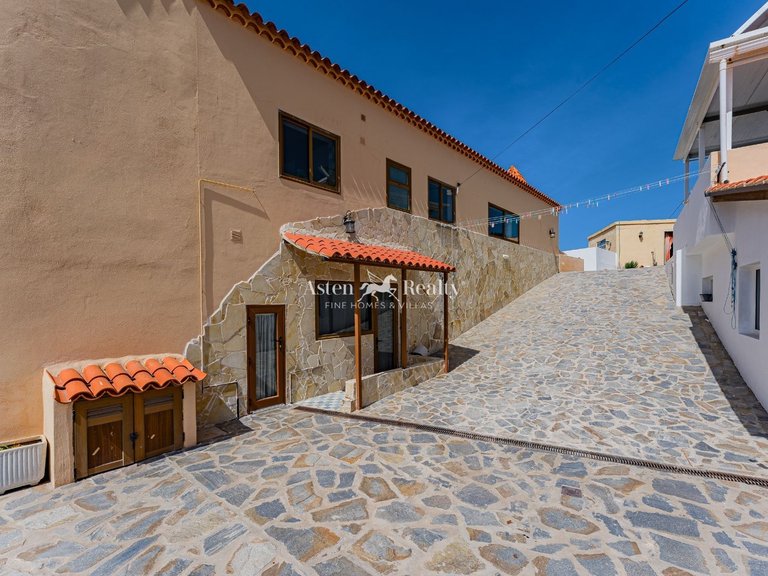 Villa for Sale in San Miguel, Tenerife 30