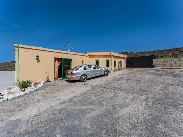 Villa for Sale in San Miguel, Tenerife 32