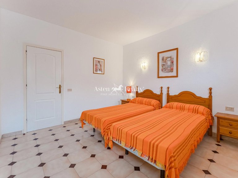 Apartment for Sale in San Eugenio Alto, Tenerife 12