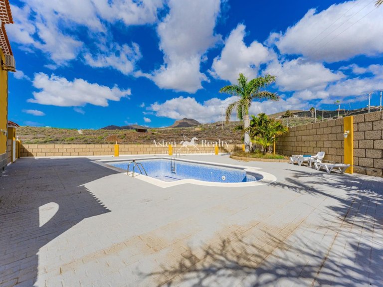 Villa for Sale in San Miguel, Tenerife 12