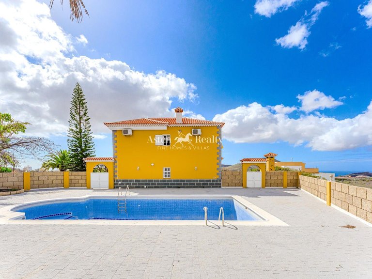 Villa for Sale in San Miguel, Tenerife 14