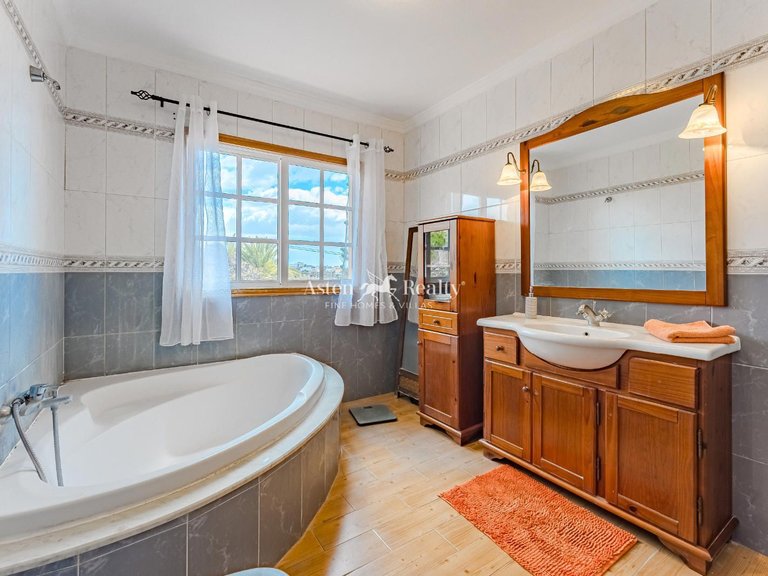 Villa for Sale in San Miguel, Tenerife 36