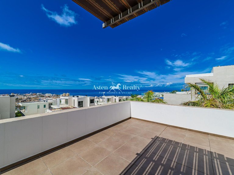 Villa for Sale in San Eugenio Alto, Tenerife 22