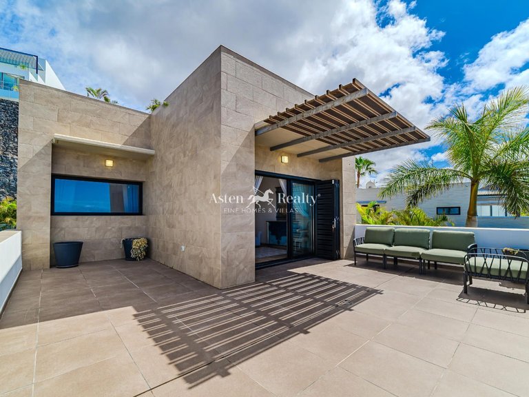 Villa for Sale in San Eugenio Alto, Tenerife 23