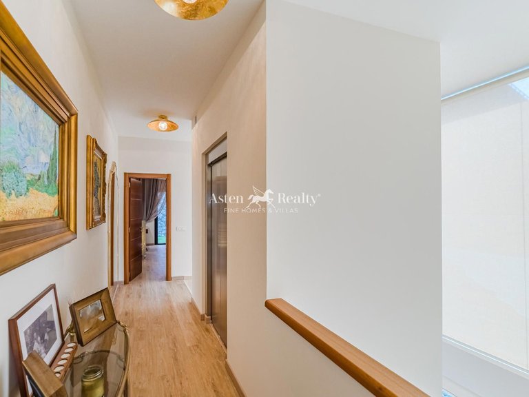 Villa for Sale in San Eugenio Alto, Tenerife 18