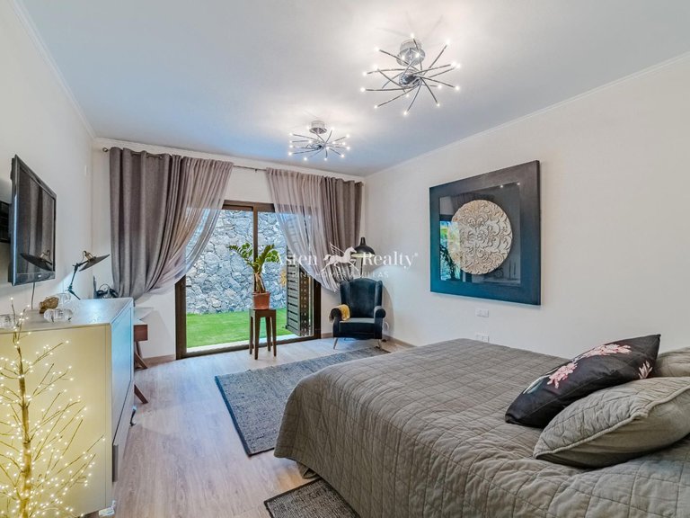 Villa for Sale in San Eugenio Alto, Tenerife 28