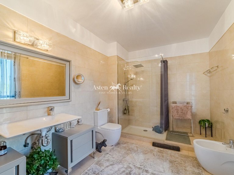 Villa for Sale in San Eugenio Alto, Tenerife 31