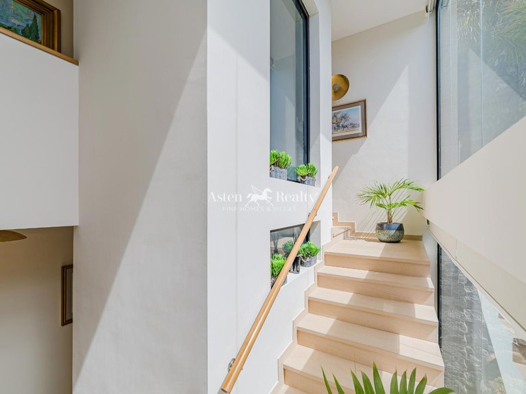 Villa for Sale in San Eugenio Alto, Tenerife 17