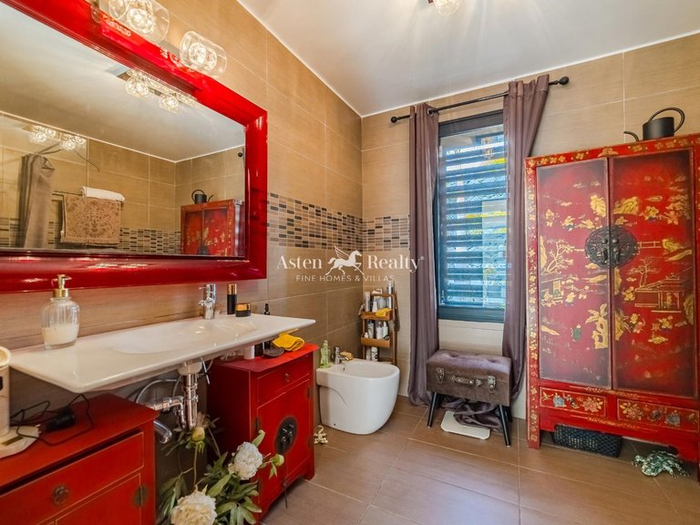 Villa for Sale in San Eugenio Alto, Tenerife 13