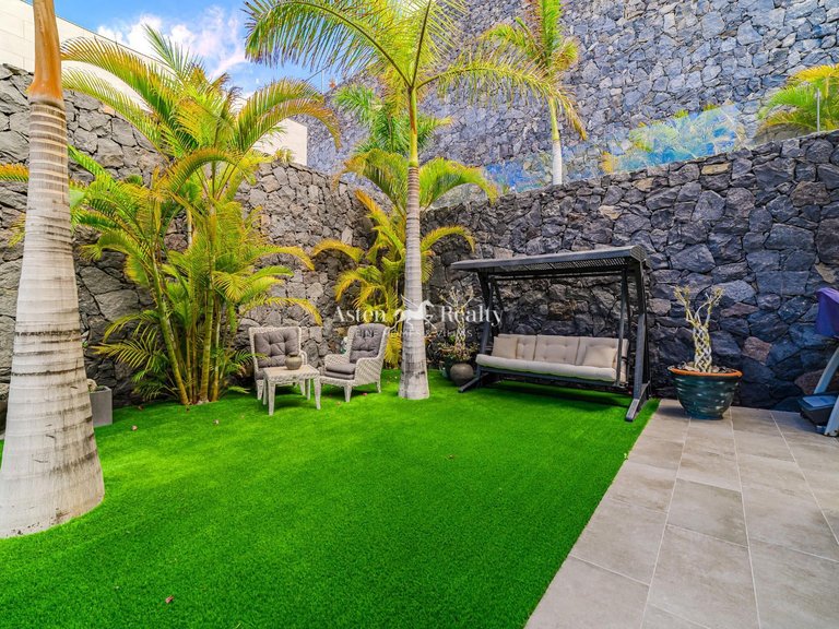 Villa for Sale in San Eugenio Alto, Tenerife 15