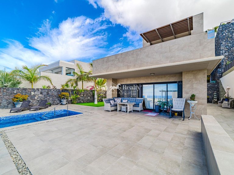 Villa for Sale in San Eugenio Alto, Tenerife 3