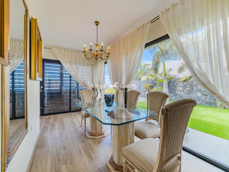 Villa for Sale in San Eugenio Alto, Tenerife 9