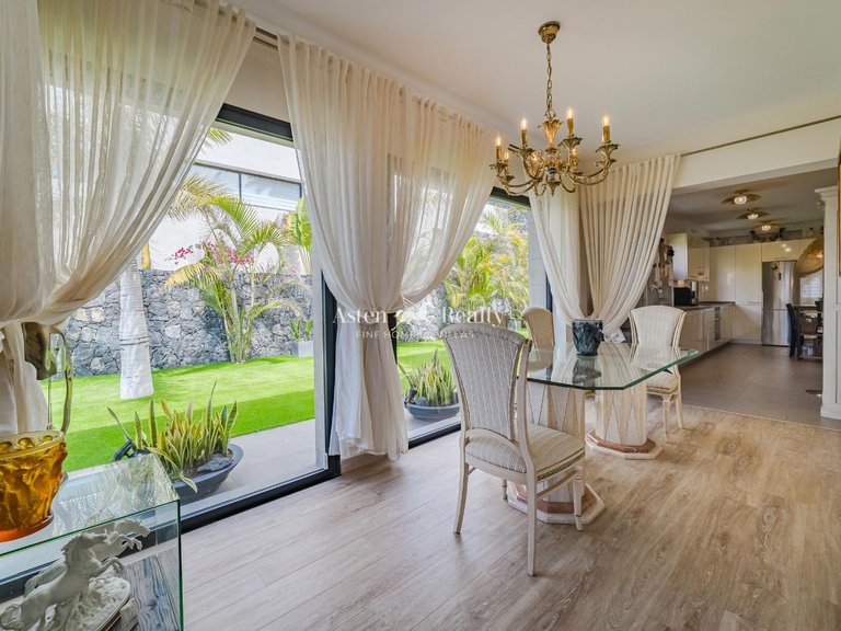Villa for Sale in San Eugenio Alto, Tenerife 8