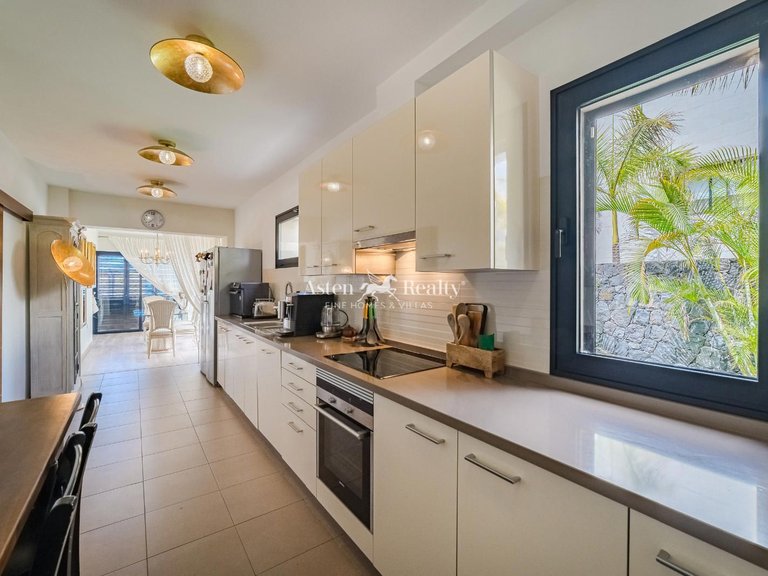 Villa for Sale in San Eugenio Alto, Tenerife 10