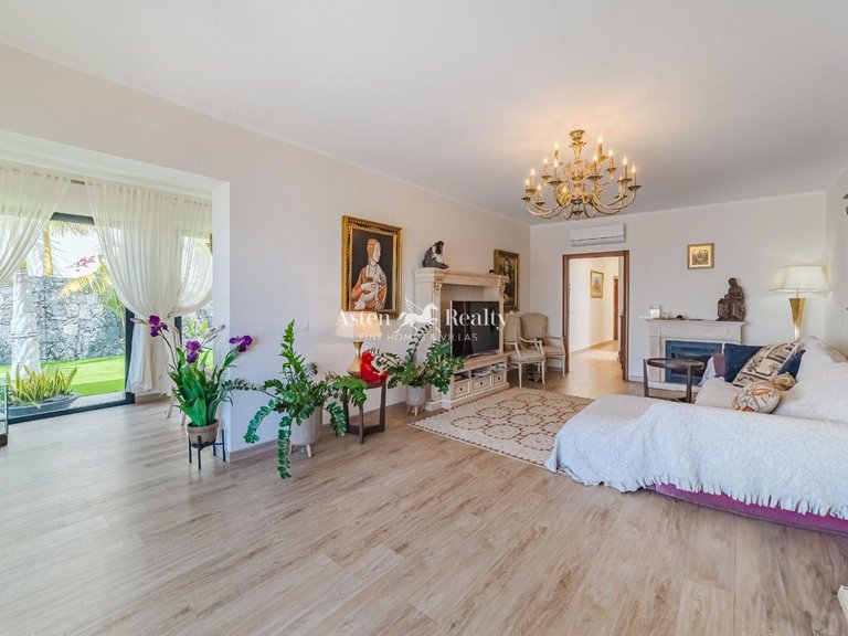 Villa for Sale in San Eugenio Alto, Tenerife 6