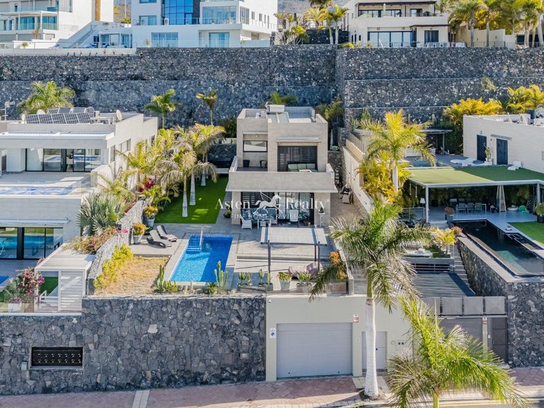 Villa for Sale in San Eugenio Alto, Tenerife 35