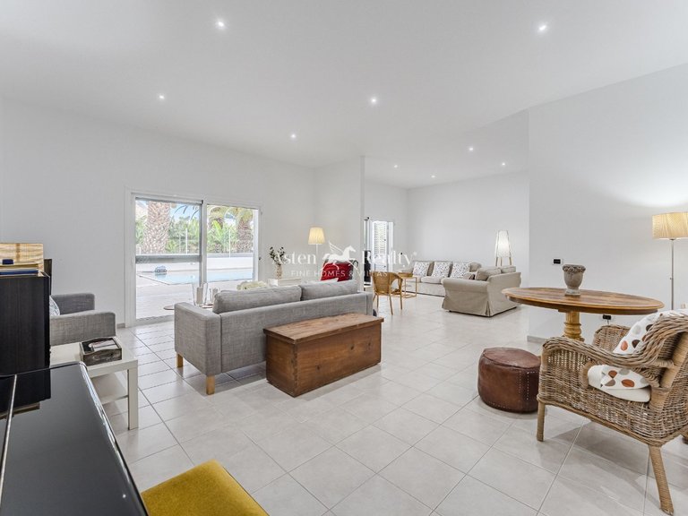 Villa for Sale in Guaza, Tenerife 12