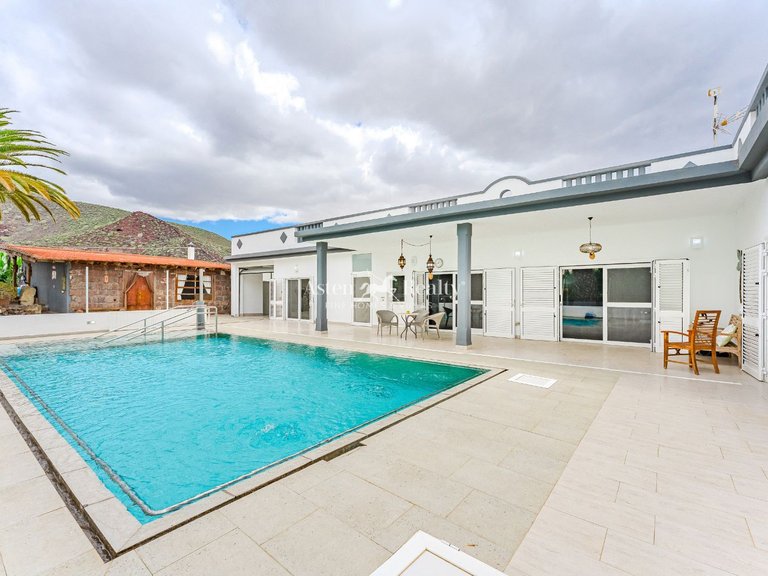 Villa for Sale in Guaza, Tenerife 4