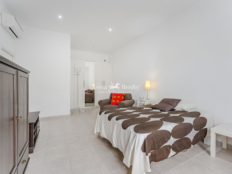 Villa for Sale in Guaza, Tenerife 28