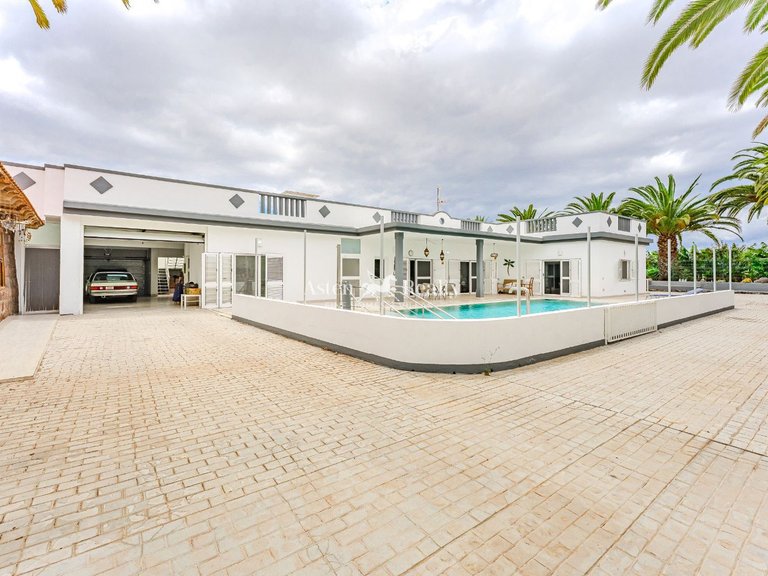 Villa for Sale in Guaza, Tenerife 1