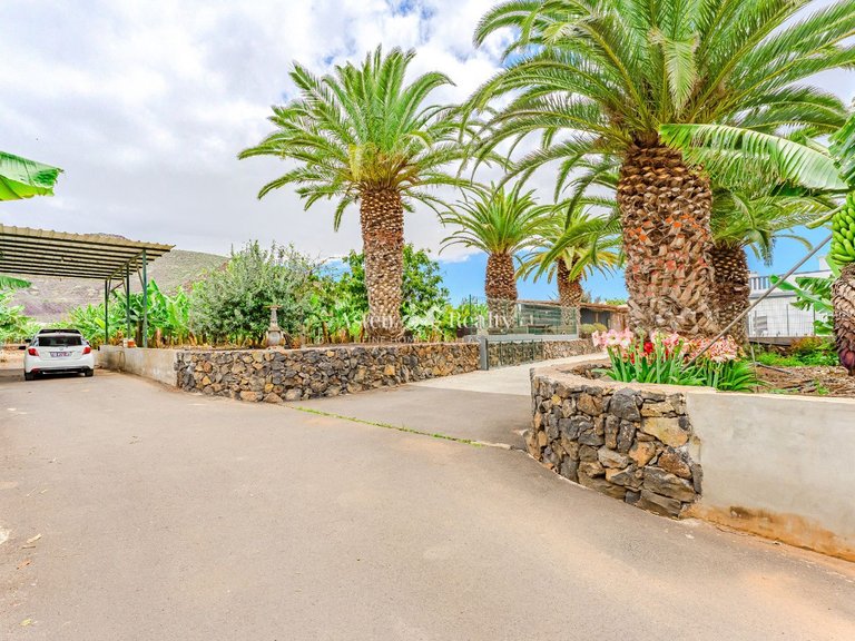 Villa for Sale in Guaza, Tenerife 2