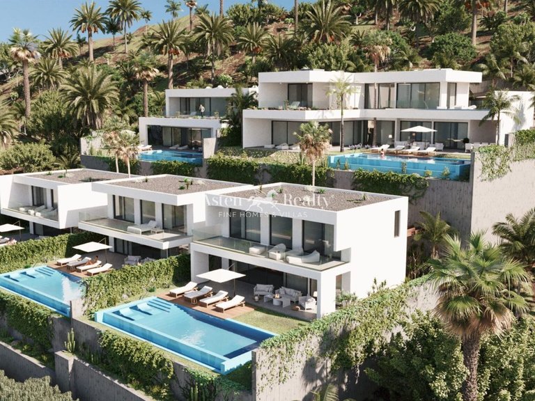 Villa for Sale in San Eugenio Alto, Tenerife 1