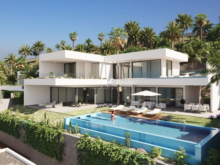 Villa for Sale in San Eugenio Alto, Tenerife 3