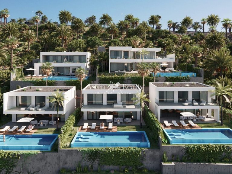 Villa for Sale in San Eugenio Alto, Tenerife 2